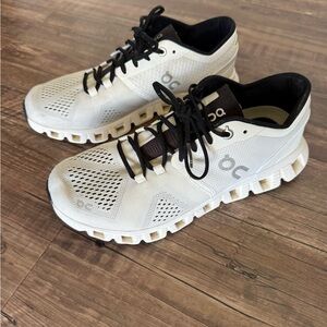 On Cloud Running Women’s Black and White Athletic Shoes